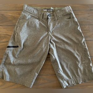 Lee Boys' Dungarees Grafton Cargo Short Grey Size 14.